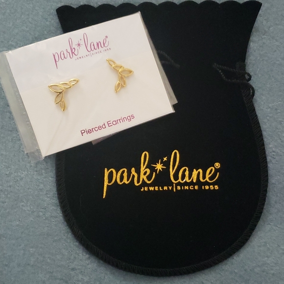 Park Lane Crepe (Pierced Earrings) - Picture 3 of 3